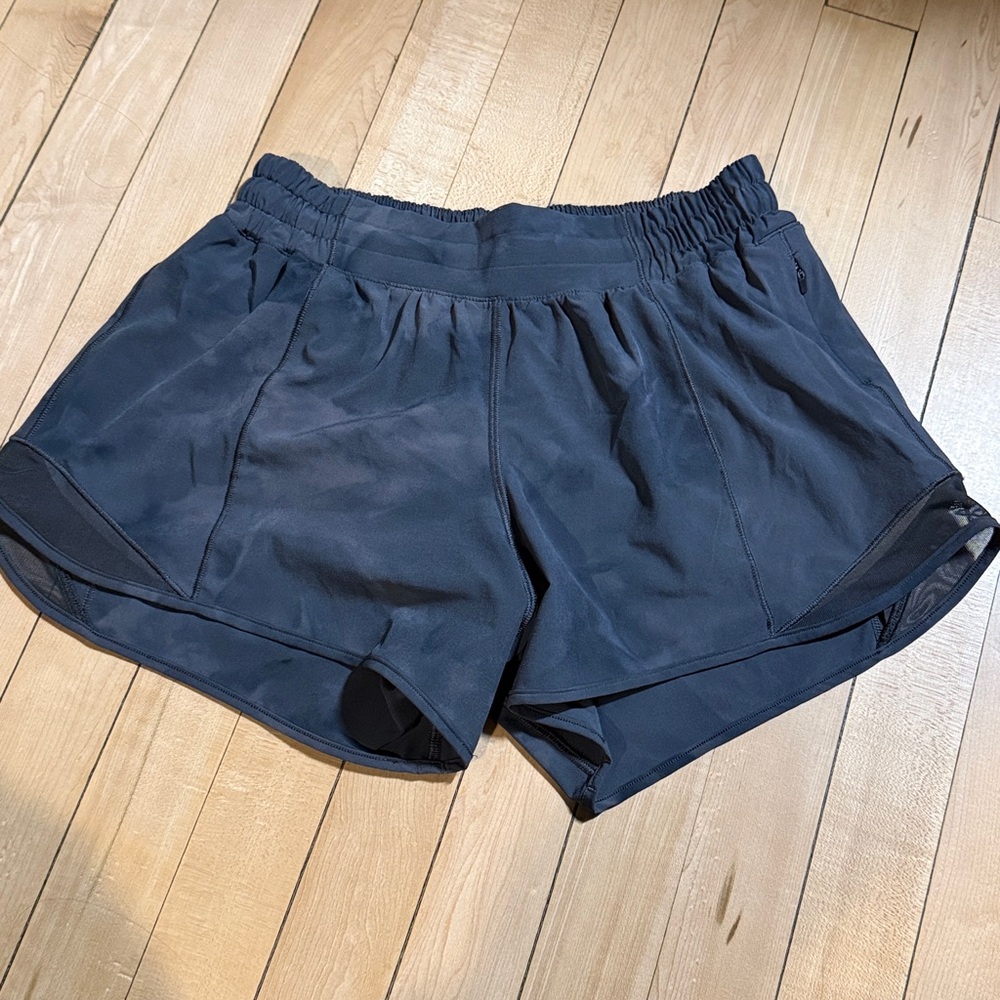 Lululemon Hotty Hot low-rise lined short 4”